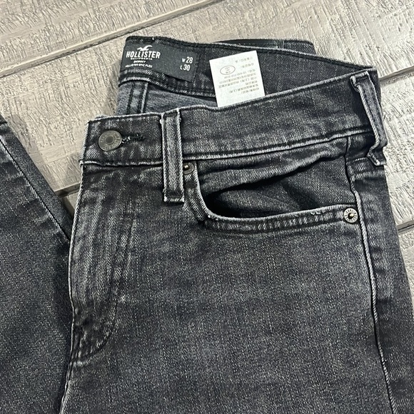 Hollister Jean - Picture 3 of 11